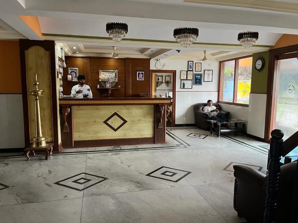 העיר בנגלור Ganga Sagar Hotel מראה חיצוני תמונה
